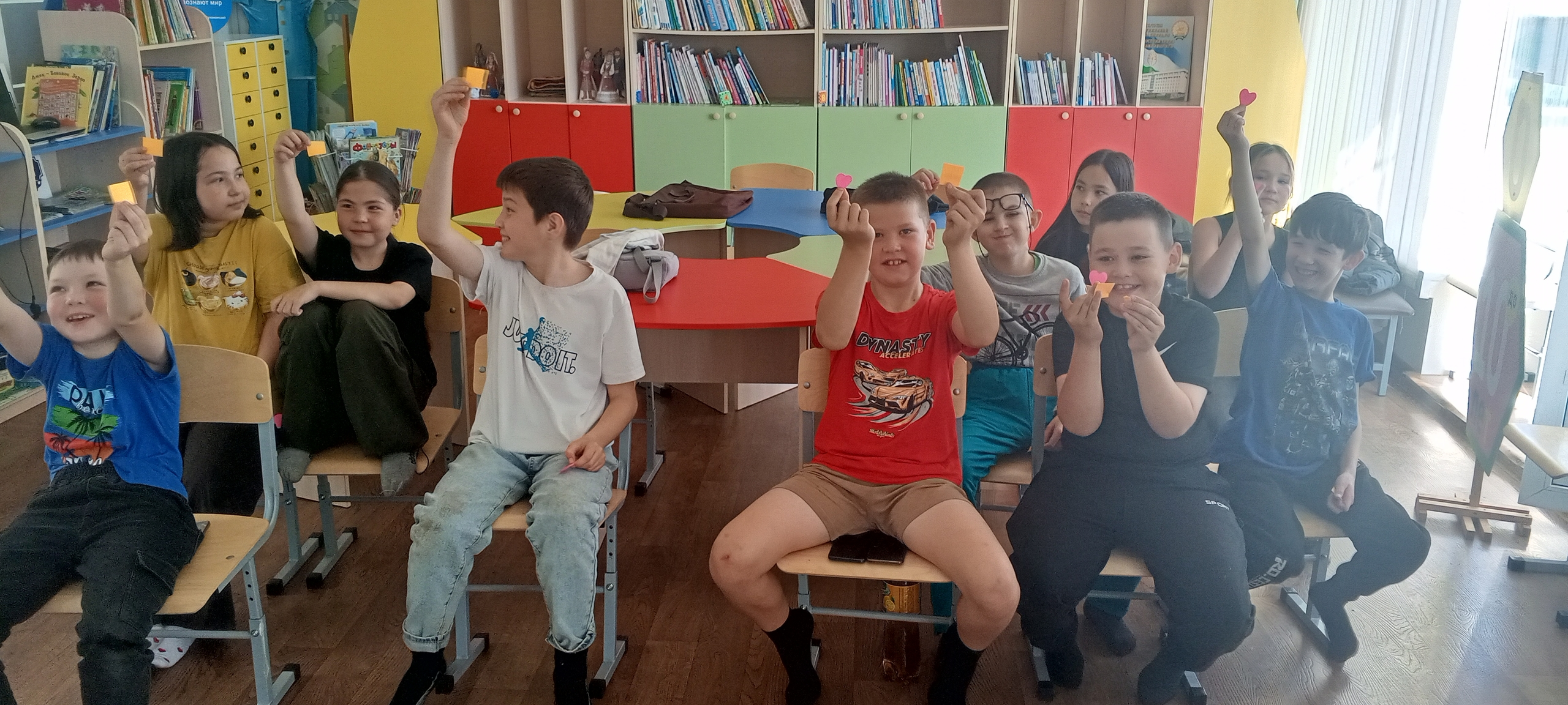 В Центральной районной модельной библиотеке прошел интерактивный час «Правила безопасности…