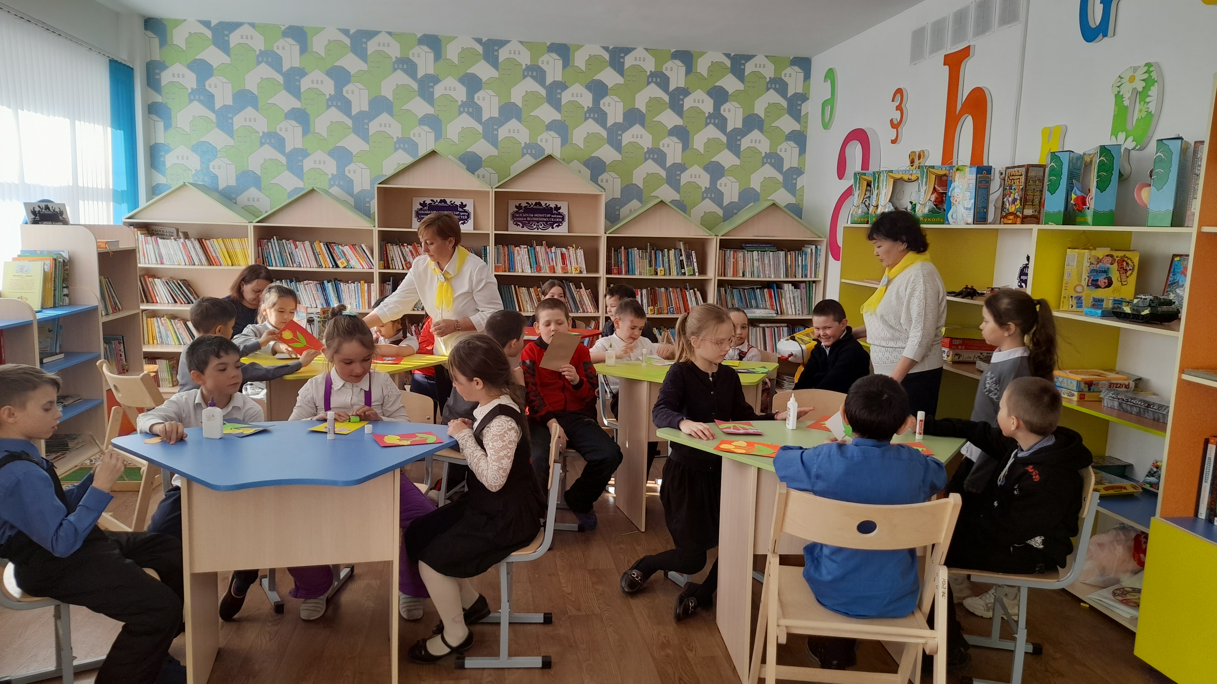 Мастер – класс по изготовлению праздничной открытки «Подарок маме»