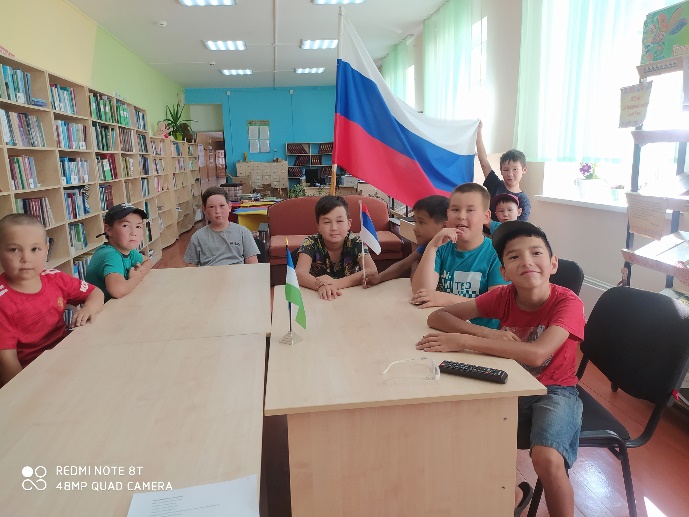 ПОЗНАВАТЕЛЬНЫЙ ЧАС «БЕЛО-СИНЕ-КРАСНЫЙ ФЛАГ»