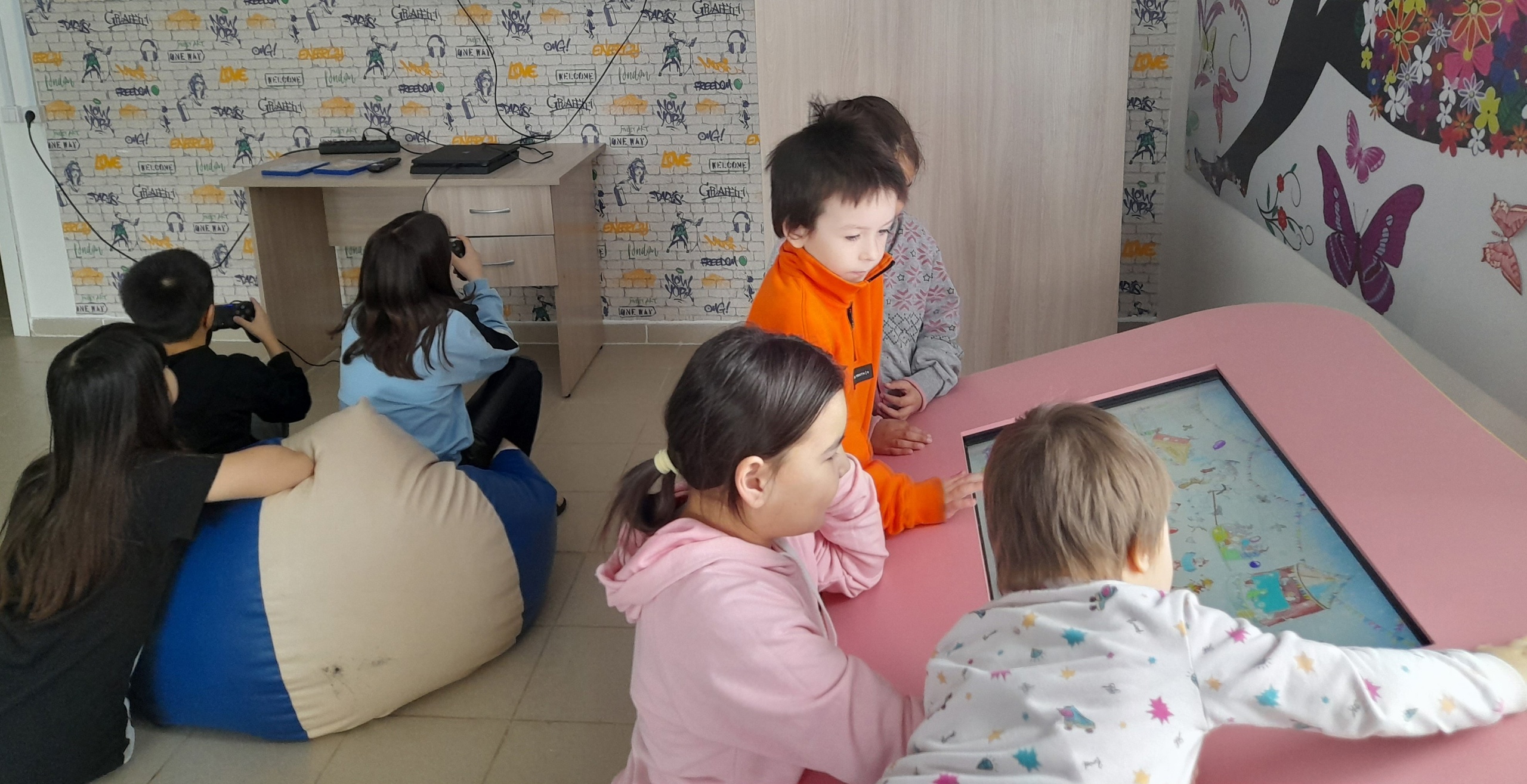 "Путешествие по страницам сказок "